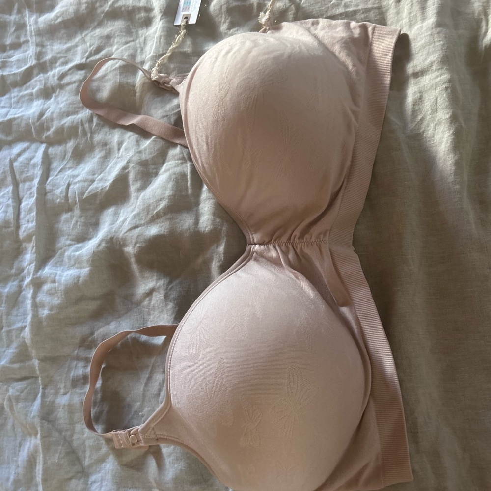 Jessica Simpson Nude Nursing Bra